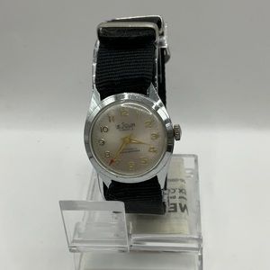 Vintage Midsize Mechanical Le Jour Watch 30 MM RUNS